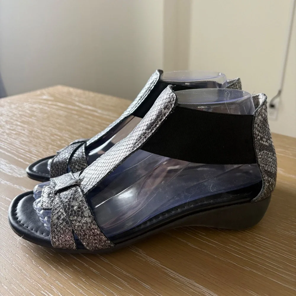The FLEXX Womens‎ Silver Snakeskin Print Wedge Sandals Elastic Straps Size 7 38
